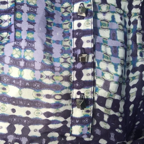 Beautiful Ariat 3/4 Sleeve blouse - Picture 3 of 7